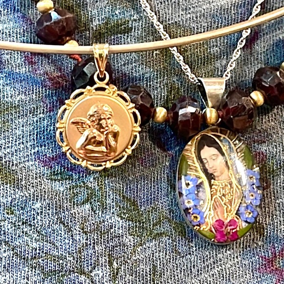 14k Angel Disc Charm - Picture 5 of 6